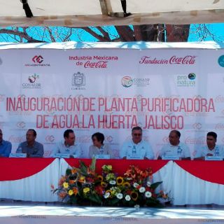 Donan planta potabilizadora de agua a La Huerta