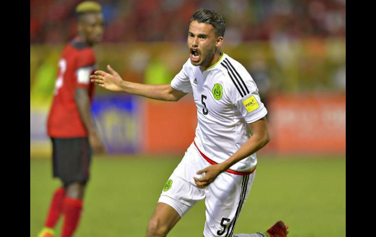 Diego Reyes conectó de cabeza un tiro de esquina por derecha para poner el tanto de la ventaja mexicana. MEXSPORT / I. Ortiz