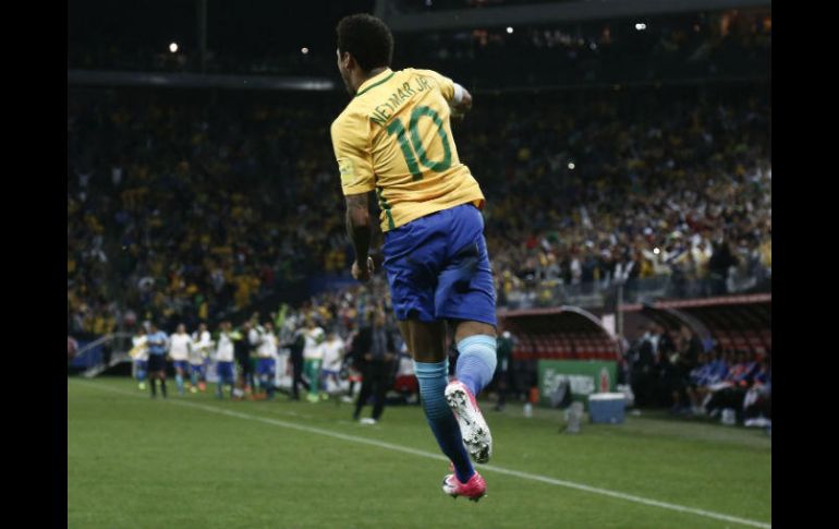 El segundo gol fue obra de un Neymar al que ni su penal fallado ni un tanto anulado le quitaron el brillo. AFP / M. Schincariol