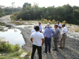 El servidor público ofreció fotografías y videos donde se le observa en reuniones con alcaldes, diputados y pobladores. TWITTER / @julenrementeria