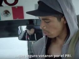 En el mensaje hay un asalto en el que el delincuente dice a los pasajeros que no se quejen, pues ‘seguro votaron por el PRI’. YOUTUBE / Buen Día Tuxtepec