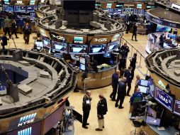 Los sectores en Wall Street concluyeron divididos entre los avances del energético, el tecnológico y el de materias. AP / ARCHIVO