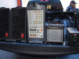 Policísa tapatíos lograron recuperar el equipo de sonido que pretendían sustraer. ESPECIAL /