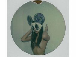 En la instantánea, Lucy parada de manos recargada en una pared. INSTAGRAM / lucyvives