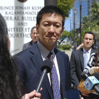 Hawaii prorroga orden que bloquea el veto migratorio de Trump