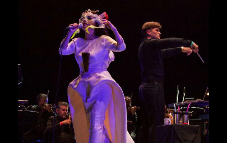 El público tuvo un comportamiento discreto para permitir que la voz y personalidad de Björk llenaran el Auditorio Nacional. FACEBOOK / bjork