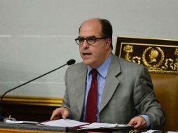 En conferencia de prensa, el opositor Julio Borges acusa del golpe de Estado orquestado por el mismo presidente. AFP / ARCHIVO
