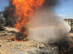 En la extinción trabajaron 98 bomberos y acudieron 32 unidades de diferentes corporaciones. EL INFORMADOR /