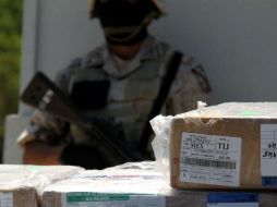 Los elementos policiales detectaron tres cajas de cartón en las que supuestamente había ‘refacciones’ empacadas. NTX / ARCHIVO