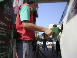 La Profeco vigilará si los gasolineros ofrecen un precio excesivo o injustificado. EFE / ARCHIVO
