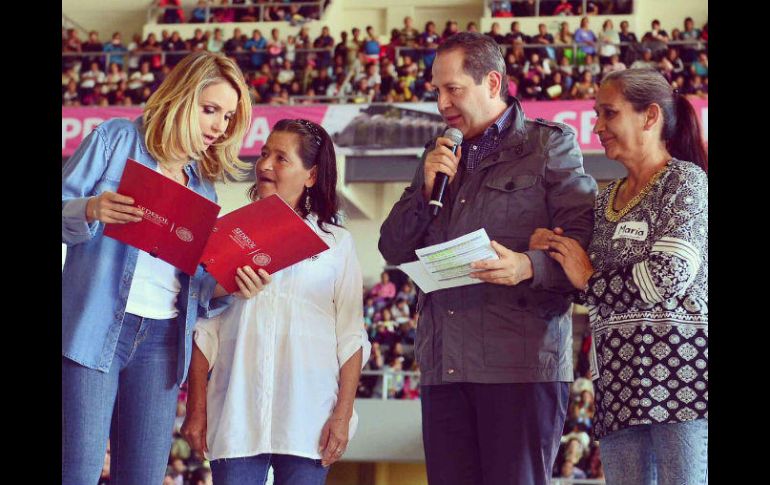 Angélica Rivera destacó el trabajo en el Estado de México en favor de las mujeres. TWITTER / @eruviel_avila