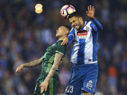 Reyes remató de cabeza un par de balones que fueron atajados por el portero del Betis. EFE / A. García