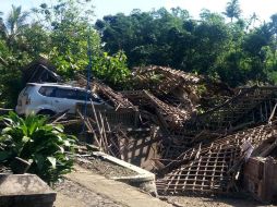 Se precisó que un tramo de tierra de alrededor de 800 metros de largo se deslizó desde una altura de unos 20 metros. EFE / B. Handout