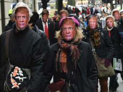 El desfile arrancó frente a Central Park y llegó hasta la Trump Tower donde decenas de personas desfilaron con máscaras del mandatario. AFP / T. Clary