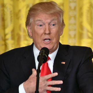 Trump asegura que continúa negociación para ley sanitaria