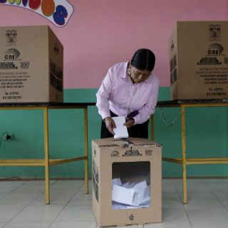 Concluye votación en Ecuador