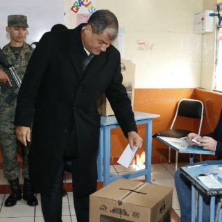 Rafael Correa pide esperar en ‘calma’ los resultados oficiales