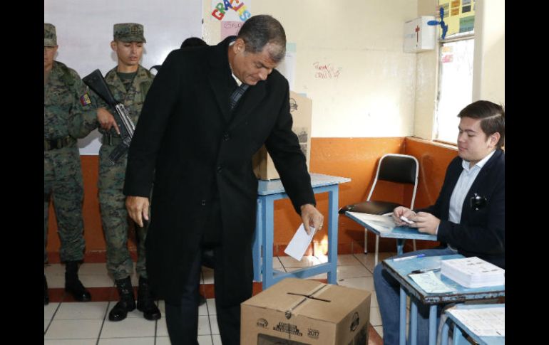 El Consejo Nacional Electoral prevé ofrecer los primeros resultados oficiales hacia las 20:00 horas. EFE / R. Enriquez