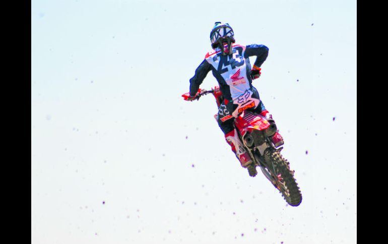 El piloto esloveno, Tim Gajser, se lució en tierra leonesa al ganar las dos carreras de la fecha del Mundial de Motocross. ESPECIAL / S. Pimentel
