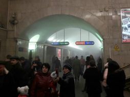 La explosión causa una gran humareda, lo que obligó a evacuar a numerosos pasajeros. ESPECIAL / XINHUA