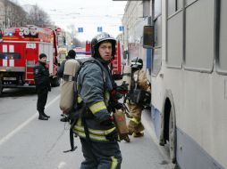 Tras la explosión registrada esta mañana, autoridades cerraron el servicio de metro. EFE / A. Maltsev