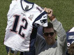 Se trata de la camiseta que le habían robado al término del Super Bowl que Nueva Inglaterra le ganó a los Halcones de Atlanta. AP / S. Senne