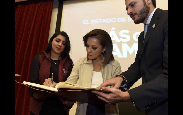 La ex candidata presidencial dice estar de lado de las mujeres, pero sin pintarlas de ningún color. TWITTER / @JosefinaVM