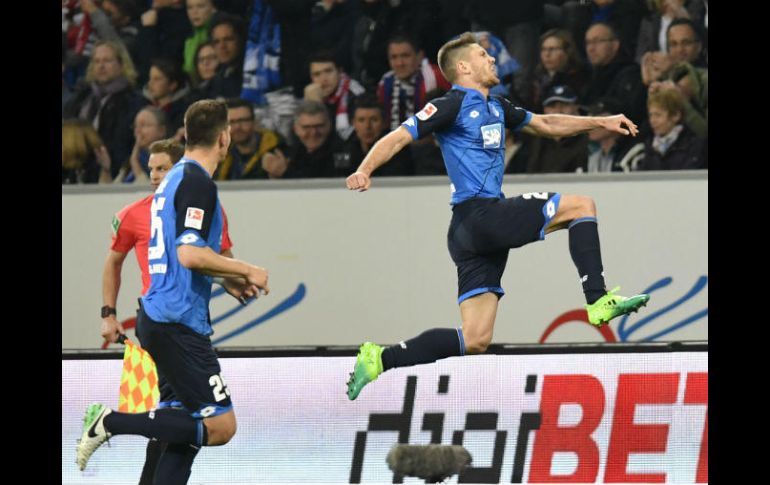Andrej Kramaric celebra la anotación que da la histórica victoria al Hoffenheim. AFP / T. Kienzle