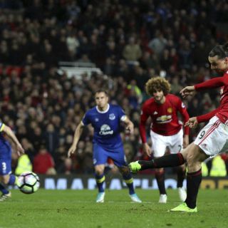 ManU rescata agónico empate ante Everton