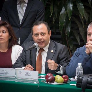 Diputados se reúnen con vicepresidente de EU, Mike Pence