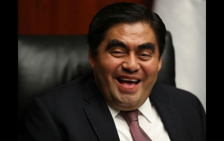 Miguel Barbosa se sumó al partido del Trabajo en compañía de siete legisladores más. SUN / J. C. Reyes