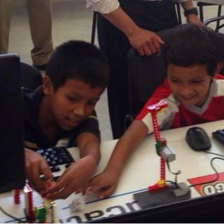 La robótica se convierte en parte de la educación elemental en México