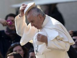 El Papa Francisco llega a la plaza de San Pedro para su audiencia general de los miércoles. EFE / A. Carconi