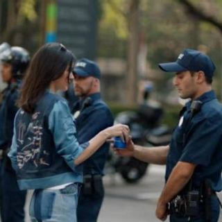 Pepsi retira comercial con Kendall Jenner tras lluvia de críticas