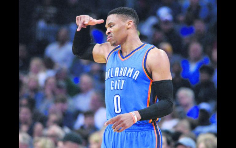 Cerca. La estrella de Oklahoma, Russell Westbrook, está a un triple doble de establecer nueva marca en temporada regular. AP / B. Dill