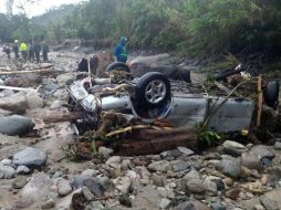 Soldados, policías y voluntarios continúan con las labores de limpieza y rescate de cuerpos. NTX /