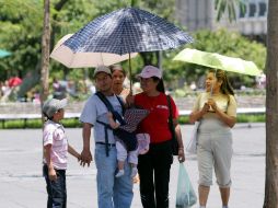 Recomiendan ingerir abundantes líquidos y protegerse adecuadamente del sol. EL INFORMADOR / ARCHIVO