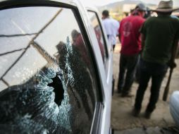 Elementos de la Policía de Michoacán fueron presuntamente atacados a balazos por los comuneros, acción que fue repelida. AFP / E. Castro