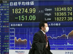 El índice referencial Nikkei avanzaba aunque más tarde cambió su tendencia y llegó a perder 200 puntos. EFE / ARCHIVO