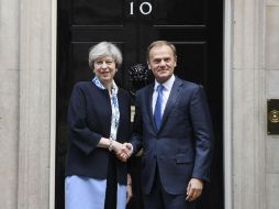 La primera ministra británica, Theresa May, recibió en Londres a Donald Tusk, presidente del Consejo Europeo. EFE / A. Rain