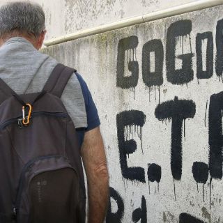 ETA señala doce depósitos de armas a autoridades francesas