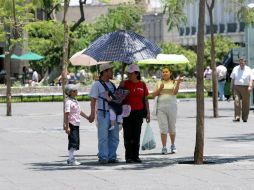 Recomiendan ingerir abundantes líquidos y protegerse adecuadamente del sol. EL INFORMADOR / ARCHIVO