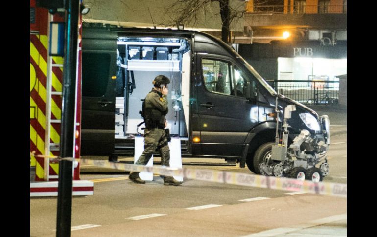 La policía desalojó a las personas de los bares y restaurantes de la zona. EFE / F. Varfjell