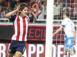 Carlos Fierro robó la pelota a Campestrini, que se disponía a despejar, y sentenció el partido. EFE / U. Ruiz