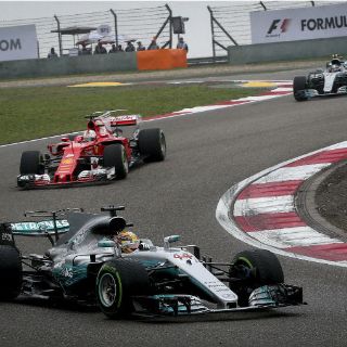 Hamilton gana por quinta vez el Gran Premio de China