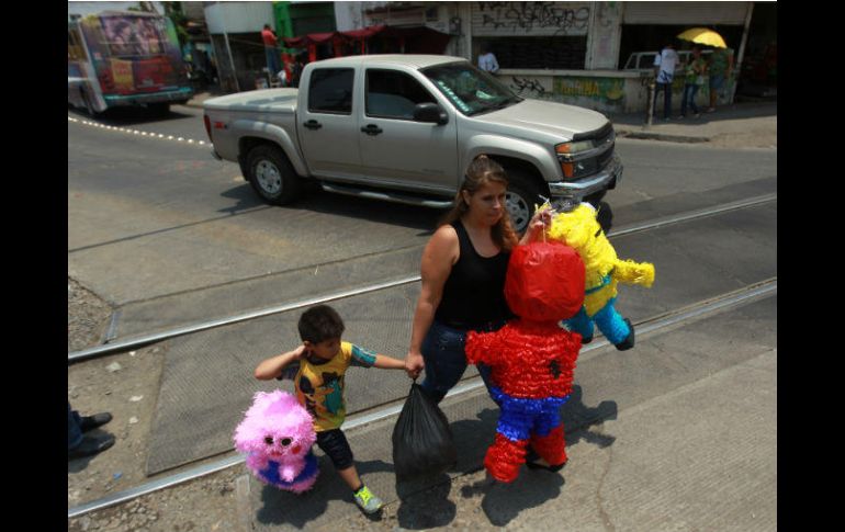 El riesgo para los peatones se incrementa por la cercanía de las vías férreas. EL INFORMADOR / F. Atilano