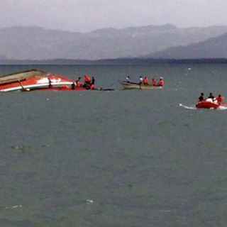 Van al menos 30 muertos por naufragio en Birmania