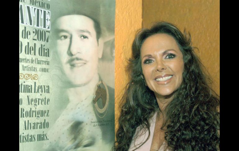 Convoca Lupita Infante a todo México a visitar la tumba del ídolo el 15 de abril. NTX / ARCHIVO
