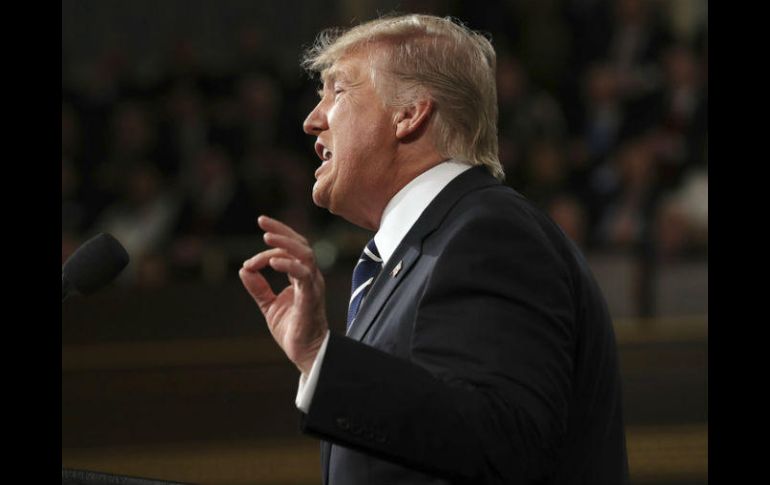 El diario anota que Trump siempre ha dicho cosas contradictorias, falsas o impresionantes sin sentido. AP / ARCHIVO