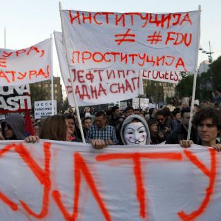 Llegan protestas por resultado electoral en Serbia